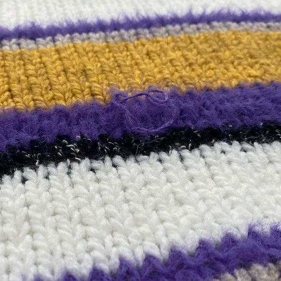Purple and white sweater - Picture 3 of 4